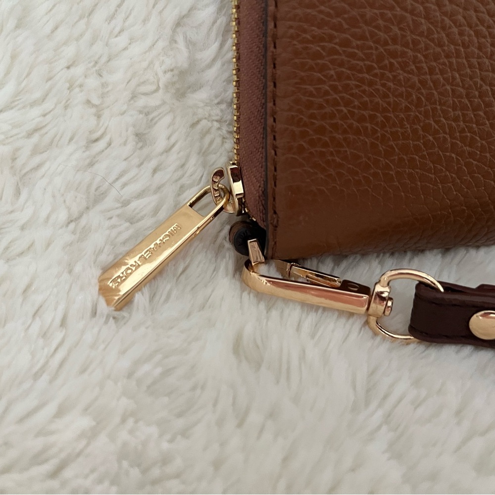 BUNDLE.  Michael Kors Brown Leather Zip Wallet Wristlet 8x4 EUC No callouts - Picture 3 of 9